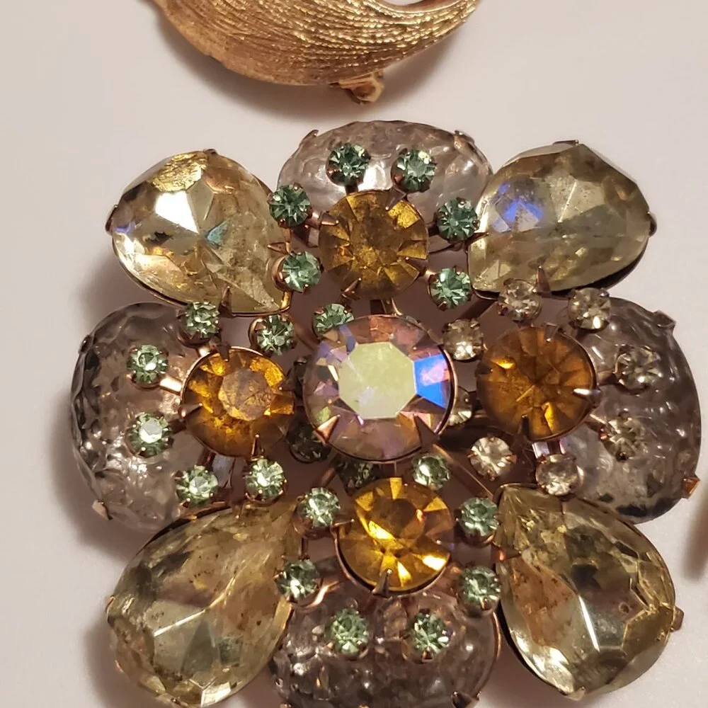 6 Pins or Brooches, items # A -1210-1215.  wt. 142 grams . - Picture 3 of 14